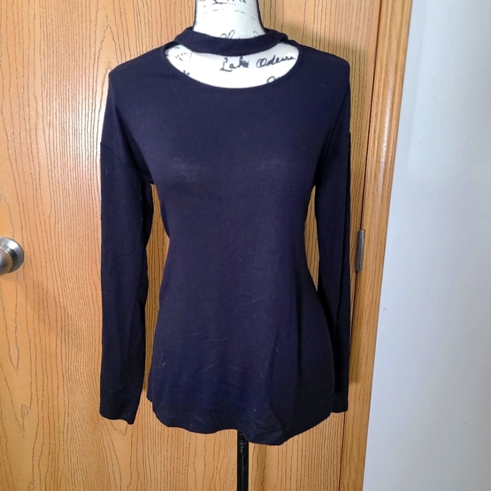 Maurices keyhole choker neckline stretchy Black Long Sleeved Top